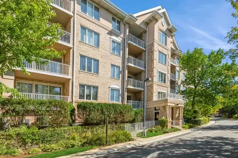 1705 Pavilion Way #203, Park Ridge, IL 60068
