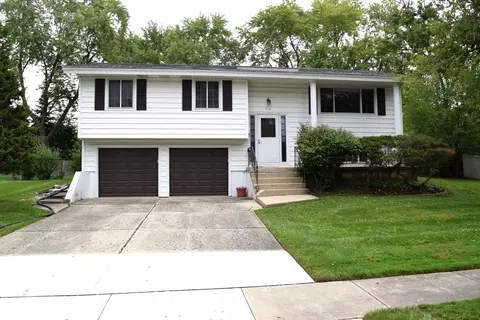 714 Boxwood Dr, Schaumburg, IL 60193
