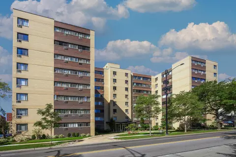 6300 N Sheridan Rd #217, Chicago, IL 60660