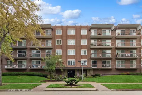8000 W Foster Ln #402, Niles, IL 60714