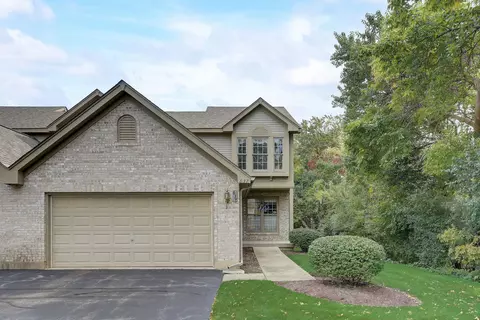 637 Cress Creek Ln, Crystal Lake, IL 60014
