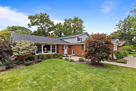 1545 Chapel Ct, Northbrook, IL 60062