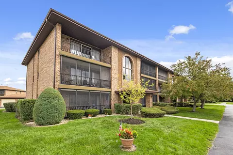 11113 Heritage Dr #3D, Palos Hills, IL 60465