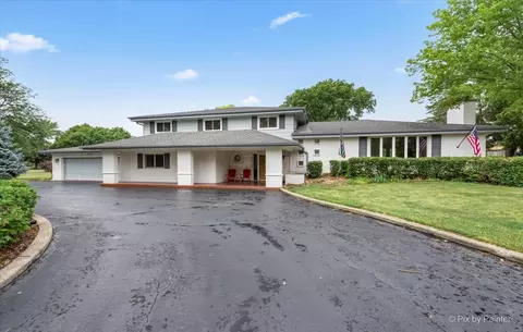 22 W390 Broker Rd, Medinah, IL 60157