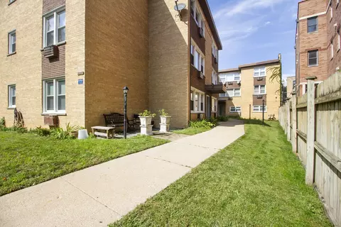 2060 W Chase Ave #1C, Chicago, IL 60645