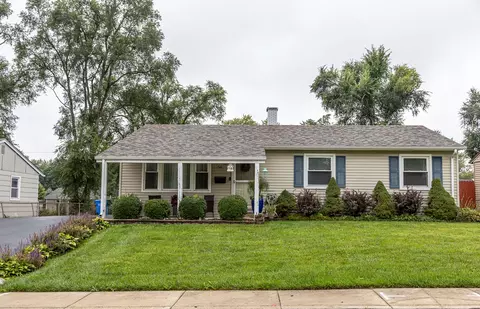 150 Adobe Cir, Carpentersville, IL 60110