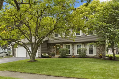 1129 Cheshire Ave, Naperville, IL 60540