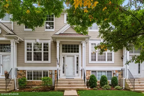 1630 Fox Run Dr, Arlington Heights, IL 60004