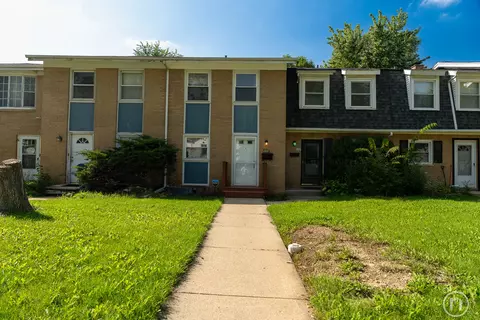 130 S Hale Ave, Bartlett, IL 60103