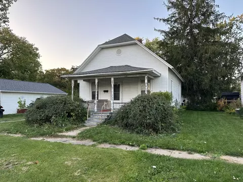 1012 E Railroad St, Monticello, IL 61856