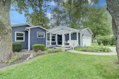 110 N Larocque River Dr, Clifton, IL 60927