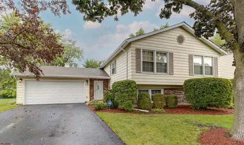 812 W Brittany Dr, Arlington Heights, IL 60004