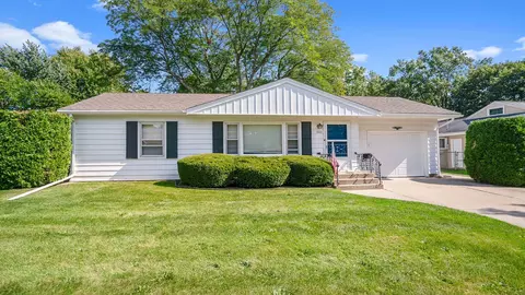 1111 Winthrop Ln, Rockford, IL 61107