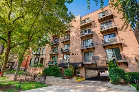 832 W Oakdale Ave #1I, Chicago, IL 60657