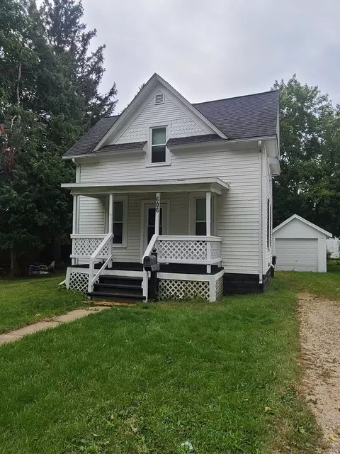 606 S 3rd St, Rochelle, IL 61068