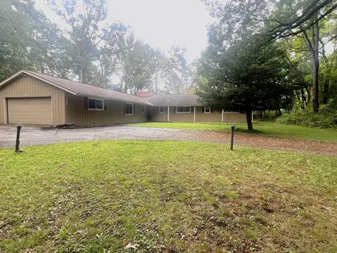 3910 S Cherry Valley Rd, Woodstock, IL 60098