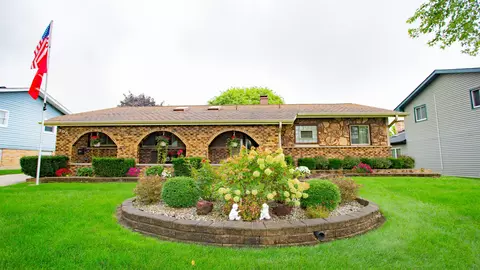 905 Morton St, Hoffman Estates, IL 60169