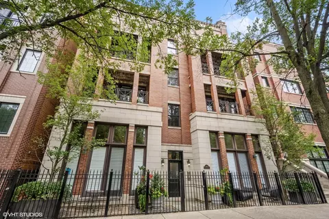 3843 N Southport Ave #2S, Chicago, IL 60613