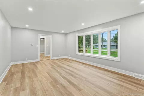 139 E 1st St, Braidwood, IL 60408 photo 6