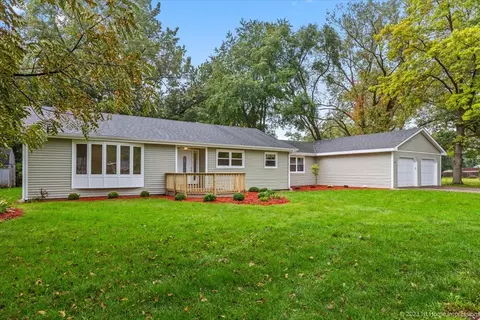 139 E 1st St, Braidwood, IL 60408