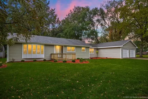 139 E 1st St, Braidwood, IL 60408 photo 2