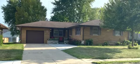 2016 9th St, Peru, IL 61354