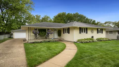 3809 Connecticut Dr, Rockford, IL 61108