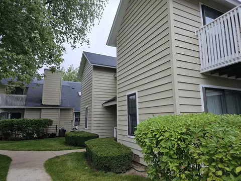 755 Chandler Rd #755, Gurnee, IL 60031
