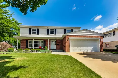 1816 E Robinhood Ln, Arlington Heights, IL 60004