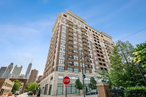 849 N Franklin St #1023, Chicago, IL 60610
