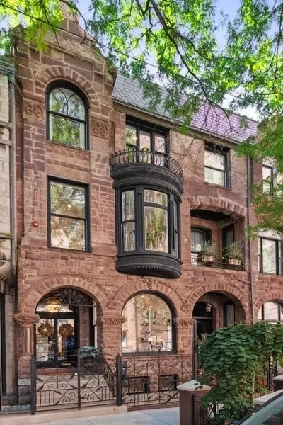 19 E Goethe St, Chicago, IL 60610