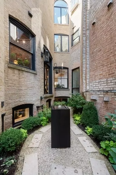 19 E Goethe St, Chicago, IL 60610 photo 20