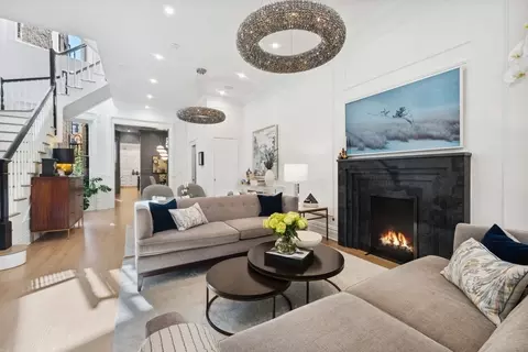 19 E Goethe St, Chicago, IL 60610 photo 3