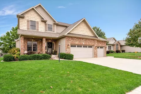 506 Elk Dr, Mahomet, IL 61853