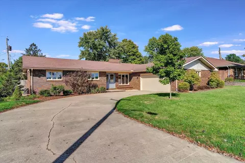 806 E Kratz Rd, Monticello, IL 61856