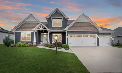 1103 Morningside Ln, Mahomet, IL 61853