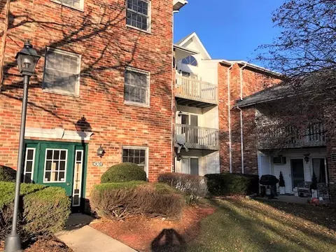 4301 W Shamrock Ln #2D, Mchenry, IL 60050