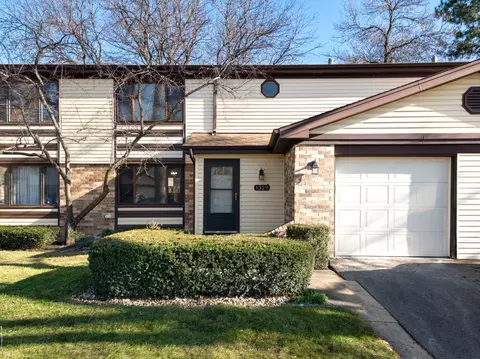 1329 S Mallard Ln, Mount Prospect, IL 60056