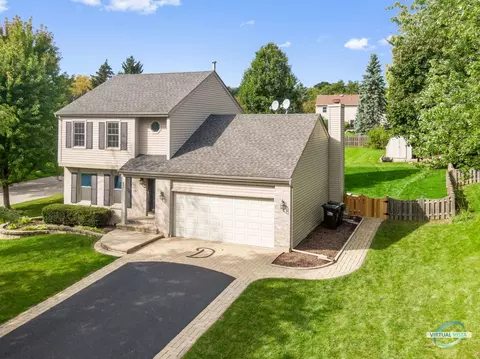 802 River Oaks Ct, Island Lake, IL 60042