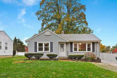 307 E Goebel Dr, Lombard, IL 60148