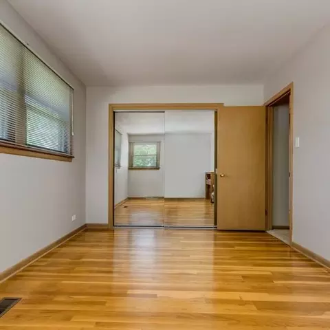 2012 E Wintergreen Ave, Mount Prospect, IL 60056 photo 11