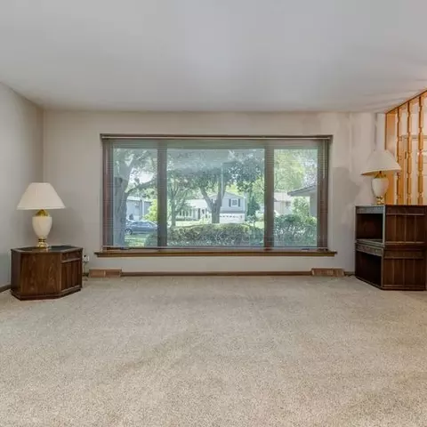 2012 E Wintergreen Ave, Mount Prospect, IL 60056 photo 3