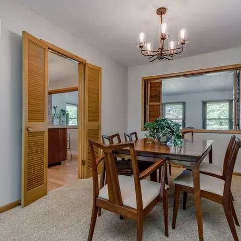 2012 E Wintergreen Ave, Mount Prospect, IL 60056 photo 5