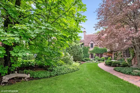 2744 Blackhawk Rd, Wilmette, IL 60091