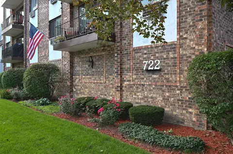 722 Graceland Ave #310, Des Plaines, IL 60016