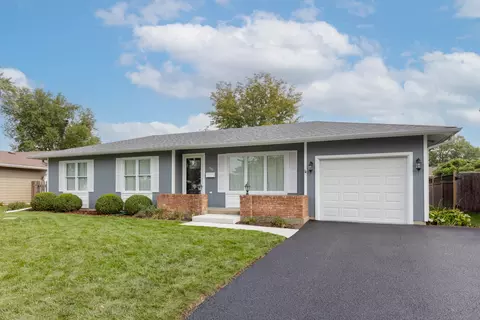 530 Exmoor Rd, Elk Grove Village, IL 60007