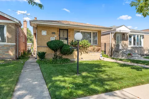 8942 S Oglesby Ave, Chicago, IL 60617