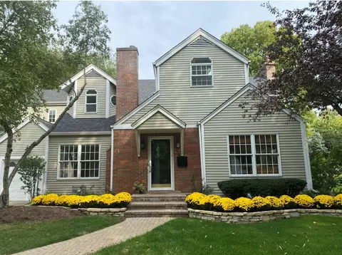 9 S Bodin St, Hinsdale, IL 60521