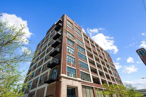 320 E 21st St #205, Chicago, IL 60616
