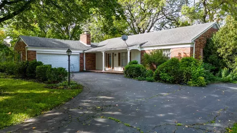 2 S356 Seneca Dr, Wheaton, IL 60189